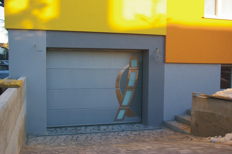 Sekcijska garažna vrata - domEXCLUSIVE